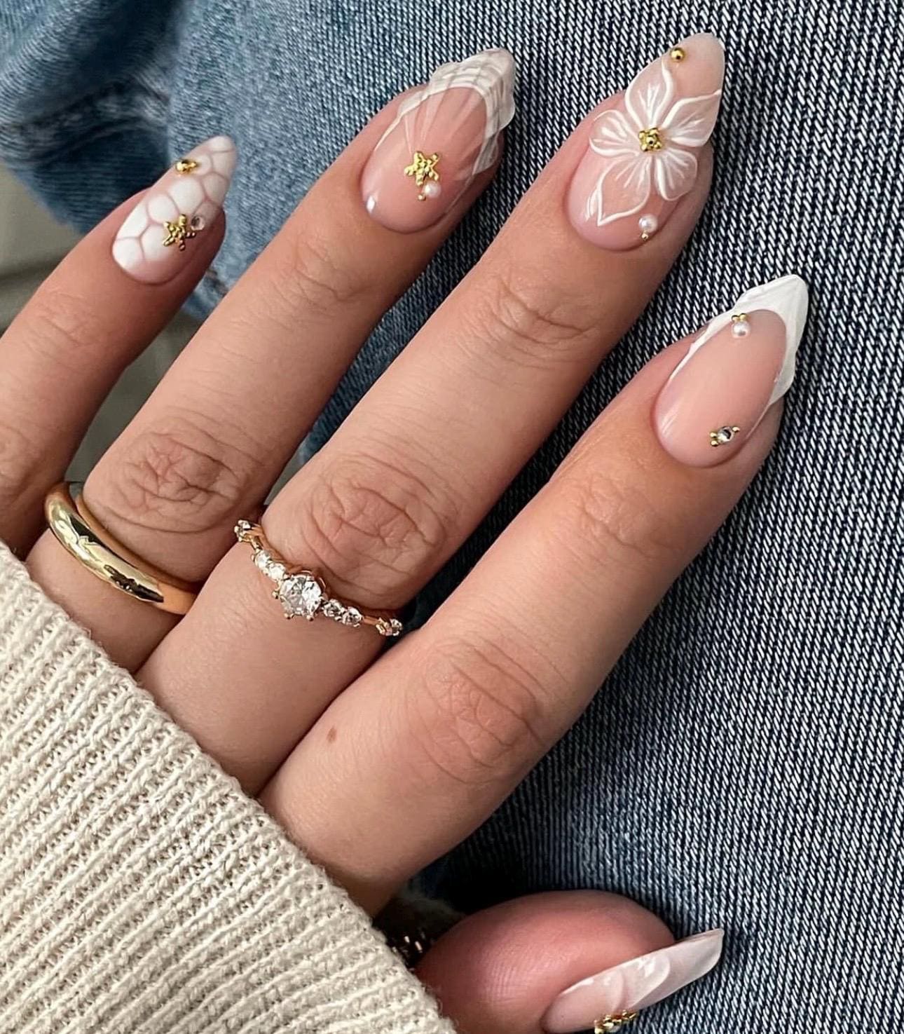 Starfish Charm Press On Nails: White Marble, 3D Flowers